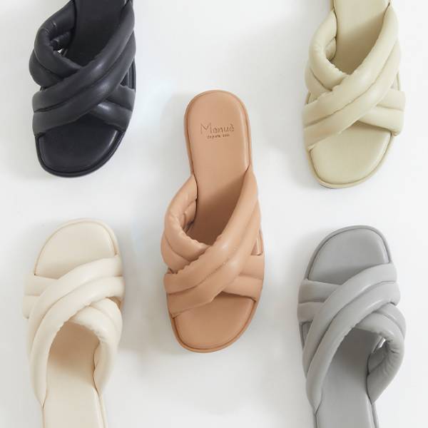 印象的な足もとへ。トレンドキーワード【クッションサンダル】