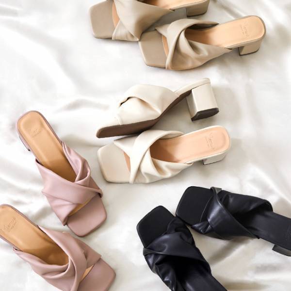 印象的な足もとへ。トレンドキーワード【クッションサンダル】