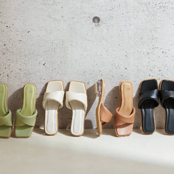 印象的な足もとへ。トレンドキーワード【クッションサンダル】