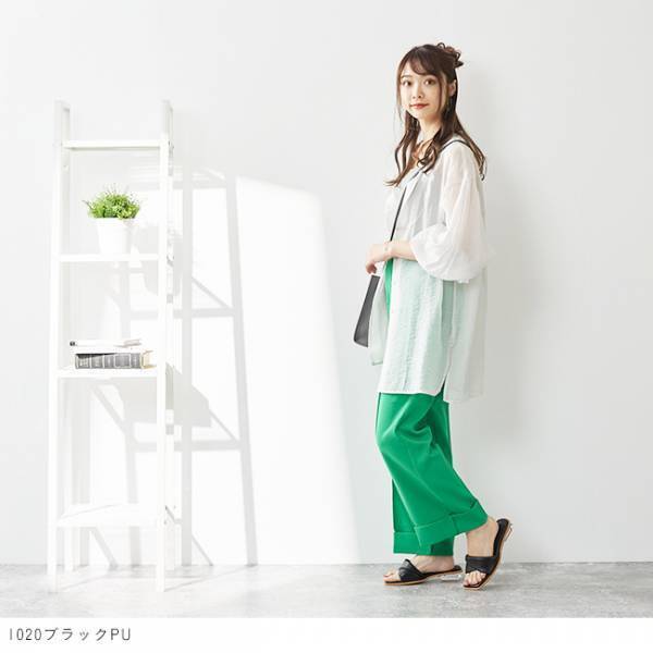 印象的な足もとへ。トレンドキーワード【クッションサンダル】