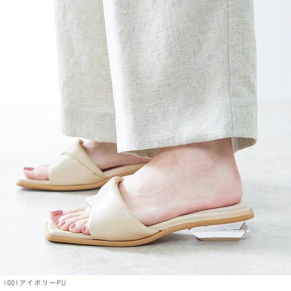 印象的な足もとへ。トレンドキーワード【クッションサンダル】