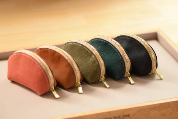 シルバー＆革アクセサリーAJINA　手のひらサイズ ミネルバボックスの小銭入れ/コインケースを発売