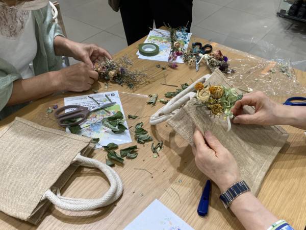 【フラワーロス削減】「ドライフラワーのコサージュバッグをつくろう」無印良品各店にてワークショップを開催しました！