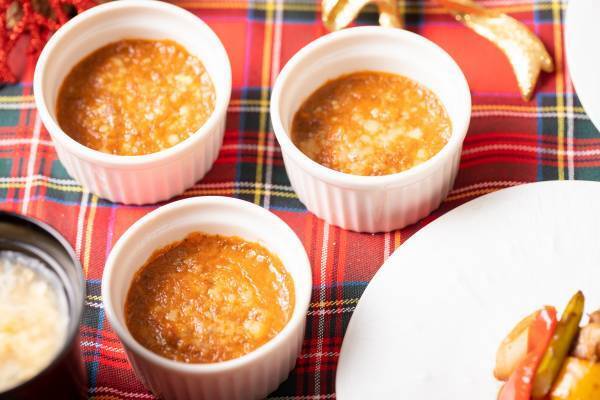 【京都】結婚式場ならではの非日常空間でシェフのこだわり料理とパティシエのかわいいスイーツを味わう『クリスマスフードマーケット』開催！