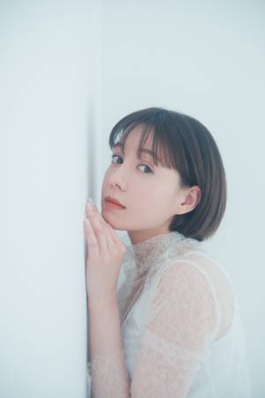 トリンドル玲奈さんを起用し「ザ・スーツカンパニー」のワークスタイルを提案　秋冬向け商品のwebコンテンツを公式サイト内に開設