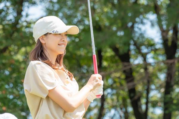 緊張をパワフルなスイングで吹き飛ばす！女優 矢作穂香が初登場！「ゴルフ女子 ヒロインバトル」10月2日（日）夕方6時30分～ BS12で放送！