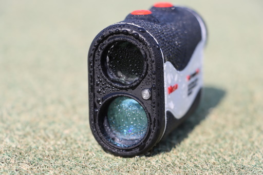 「見やすさ」にこだわったビクセンゴルフ用レーザー距離計に、防水仕様のニューモデルが登場！「VRF1000VZ」を3月8日（火）に発売。