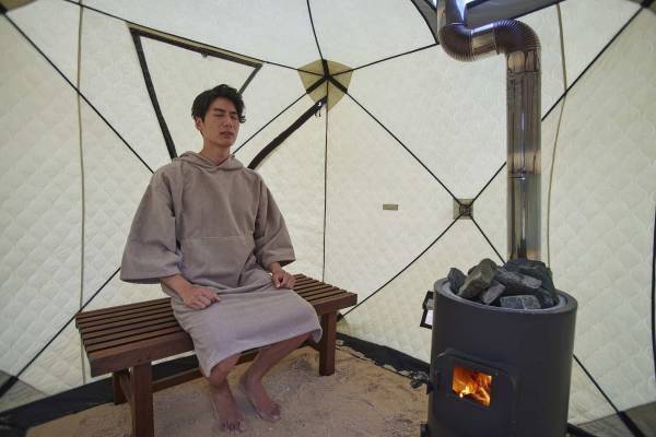 【リゾナーレ小浜島】満天の星や朝日を眺めながら、ビーチの屋外型サウナでリフレッシュできる「夜明けのビーチサウナ」開催 ～サウナの後は隣接するプールを貸し切り、整い時間を堪能～｜期間：2023年1月24日～2月28日