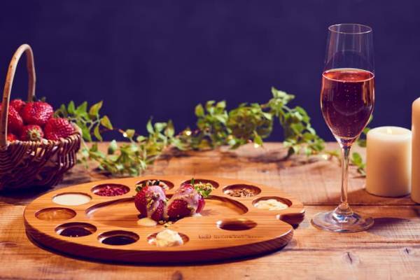 【リゾナーレ熱海】静岡生まれの「紅ほっぺ」を楽しむ「ナイトストロベリーツアー」開催 ～練乳やマスカルポーネ、ピスタチオなど10種のコンディメントをご用意～｜期間：2023年1月6日～3月30日の偶数日