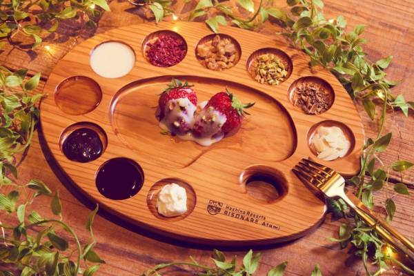 【リゾナーレ熱海】静岡生まれの「紅ほっぺ」を楽しむ「ナイトストロベリーツアー」開催 ～練乳やマスカルポーネ、ピスタチオなど10種のコンディメントをご用意～｜期間：2023年1月6日～3月30日の偶数日