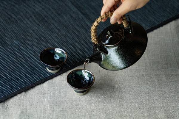 【界 霧島】～職人、生産者と行うご当地文化体験「手業(てわざ)のひととき」・冬～「杜氏から教わる本格焼酎と醸造蔵見学」開催｜期間：2022年2月3日～3月24日