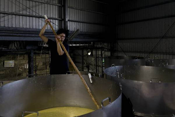 【界 霧島】～職人、生産者と行うご当地文化体験「手業(てわざ)のひととき」・冬～「杜氏から教わる本格焼酎と醸造蔵見学」開催｜期間：2022年2月3日～3月24日