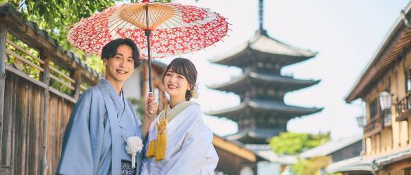 京都市役所前駅から徒歩3分の『ハルウェディング京都』はウェディングフォトで活躍する経験豊富なカメラマンが「前撮り」をします。より美しく演出できるように和服の花嫁衣裳や和装小物も取り揃えています。情報をFindビューティーで公開