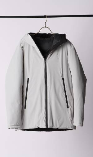 ＜洋服の青山＞ コスパの良い高機能シリーズ『ゼロプレッシャー企画』　４WAYストレッチのリバーシブルコートを新たに発売