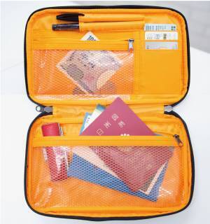 通帳や印鑑をひとまとめにする『Defend Future 防災貴重品ポーチ』9月30日より発売開始！