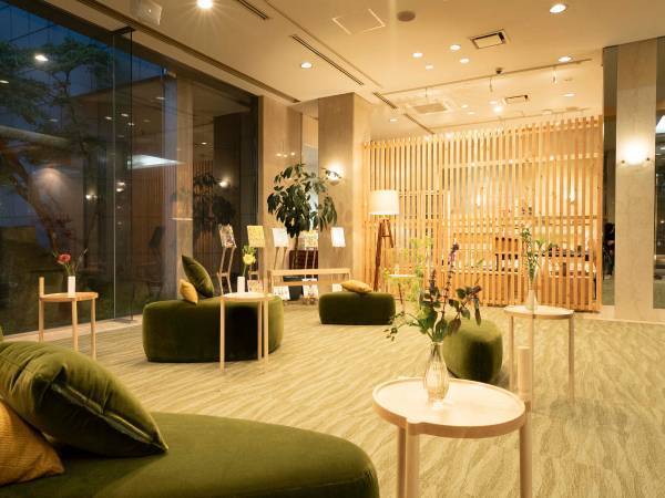 卒業旅行の想い出づくりをサポート インスタントカメラ無料貸出やオリジナルカクテル特典付きプラン販売開始