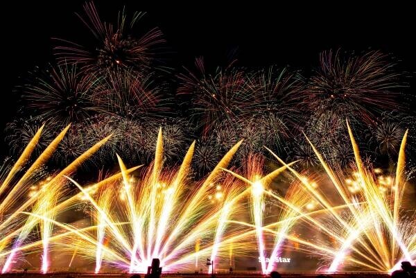 世界初、一夜限りの最新型花火エンタテインメント『東京ＳＵＧＯＩ花火』開催60周年ストーンズの楽曲と日本の匠の花火がシンクロ、夏の夜空を1万4000発が彩る