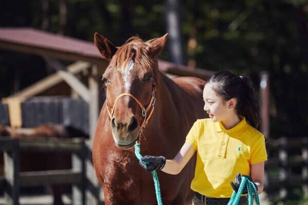 【リゾナーレ八ヶ岳】１泊２日で、馬のお世話をする「Horseman」の仕事を体験できるプログラムを開催｜実施日：2022年7月25日～8月29日の毎週月曜日