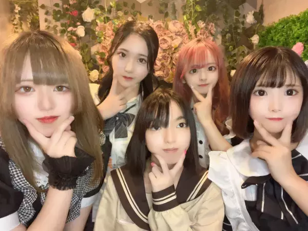 京都市役所前駅から徒歩3分！京都の三条にある10代後半～20代前半の若くて可愛いメイド姿の女の子達が集うおすすめのコンカフェ『Cafe de Ai』♪オムライスや各種ドリンクなどのメニュー情報をFindグルメに公開