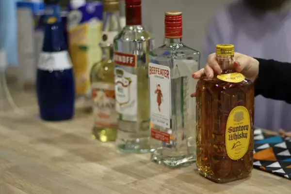 京都市役所前駅から徒歩3分！京都の三条にある10代後半～20代前半の若くて可愛いメイド姿の女の子達が集うおすすめのコンカフェ『Cafe de Ai』♪オムライスや各種ドリンクなどのメニュー情報をFindグルメに公開