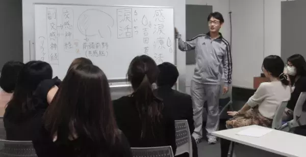 泣き放題スペース『涙活文庫』を「読書の秋」、鎌倉に設置。未来の自分や大切な人に感謝の手紙を書いて泣こう。