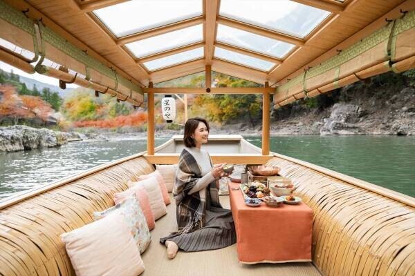 【星のや京都】屋形舟で朝日に輝く渓谷の紅葉を鑑賞しながら、特製朝食を味わう「錦秋（きんしゅう）の朝ごはん舟」を開催　期間：2022年11月20日～12月5日