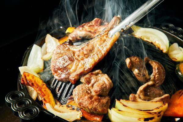 【OMO7旭川】北海道式のお花見を体験できるツアー 「お花見ジンギスカン」開催｜期間：2022年5月1日～15日