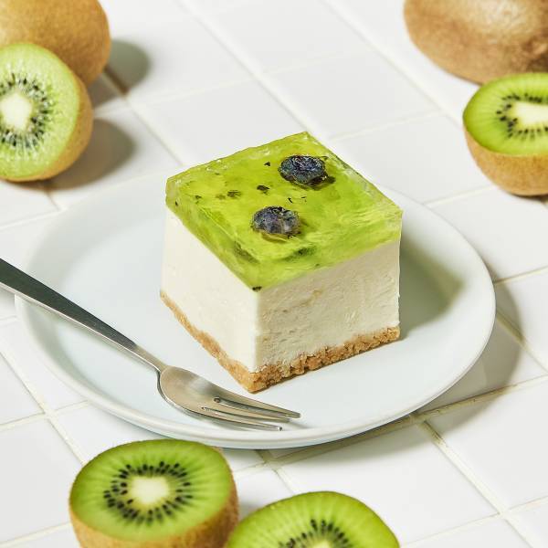 【新商品】 爽やかな酸味と鮮やかな見た目で、初夏の緑色を嗜むキウイドリンク2種が登場