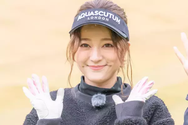 雨の中でもキュートな笑顔！ シンガーソングライター・モデルのchayが2回目の登場！「ゴルフ女子 ヒロインバトル」2023年1月1日（日）夕方6時30分～ BS12で放送！