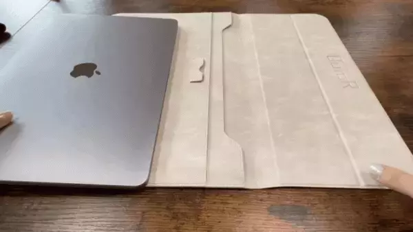 無駄をそぎ落とした機能美。ワンタッチでPCスタンドに、ガジェットクラッチバッグ「StanFold」をMakuakeにて先行販売開始！