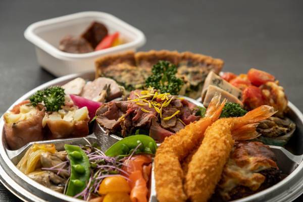 非対面非接触で外出しなくても旅行が楽しめる、一日一組限定の「おやこホテル」にてイタリアンのケータリングがスタート