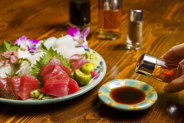 【OMO5沖縄那覇】実はマグロも名産！沖縄ならではの食べ方でマグロを堪能！「マグロはしごツアー」を開催｜期間：2022年3月1日〜5月31日