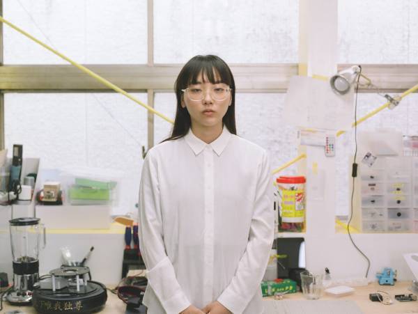 【無駄づくり発明家 藤原麻里菜さん × AWESOME STORE】  『オーサムストアと無駄づくり』  生活に必要かは謎だけど、くすっと笑える発明品をお披露目する異色のコラボSNS番組！ 2022年1月21日（金）より配信スタート