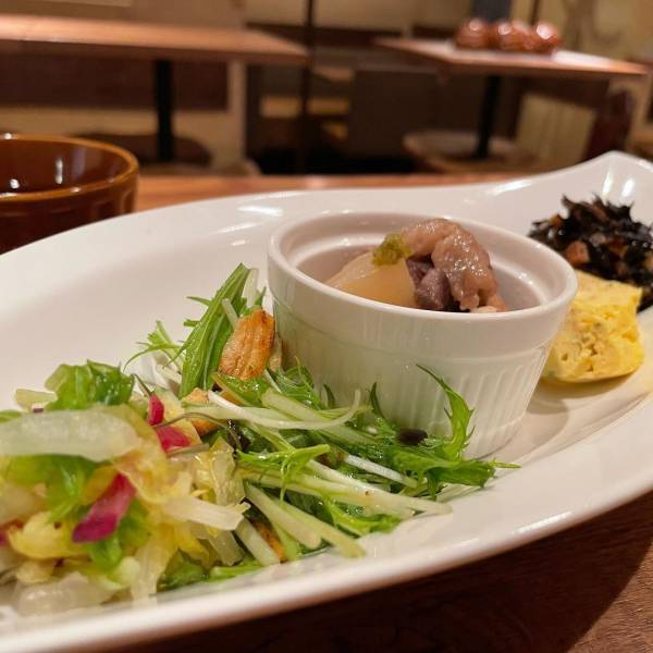 【衝撃のレア牛丼】チェーン店の気軽さで高級店の贅沢を！牛丼とおばんざいのお店「円/まどか」が1月12日(水)飯田橋にオープン！