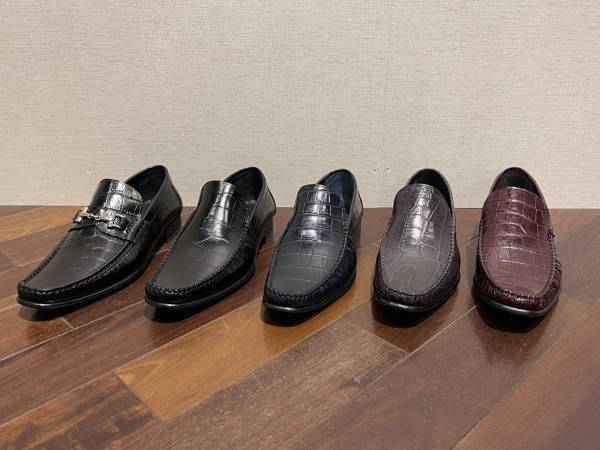 イタリア発『カルツォレリア トスカーナ』人気定番スリッポン！クロコの型押しで華やかさをプラス