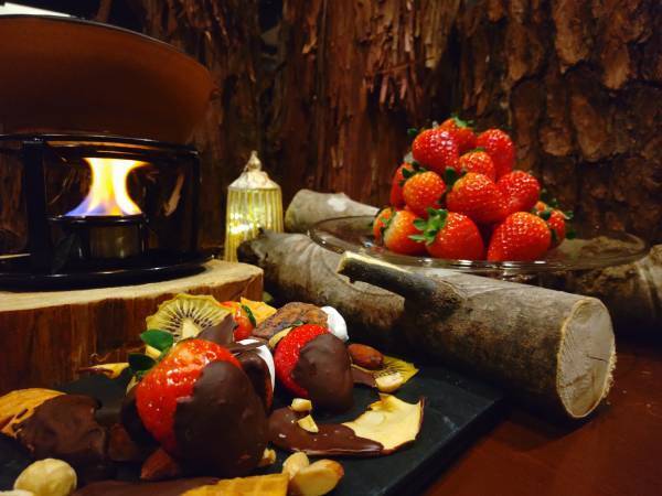 河口湖で本格BBQ付きグランピング『いちご De グランピング!! 』