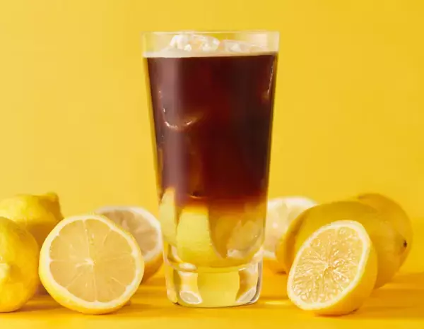 【新商品】エスプレッソで味わうストロベリー＆ゴールドチョコレート使用ドルチェプレッソや