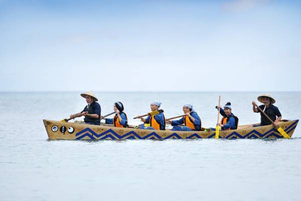 【星のや沖縄】伝統漁船で海を渡る沖縄の行事「ハーリー」を体験するアクティビティを開催｜開催期間：2022年5月15日～6月30日