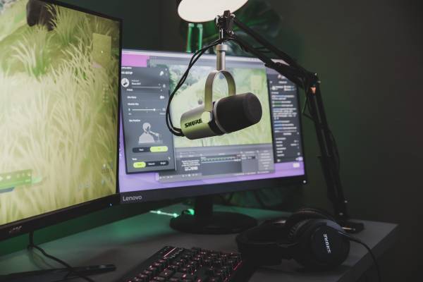 Amazon ブラックフライデー開催！シュアからは配信・実況に特化したマイクがエントリー！