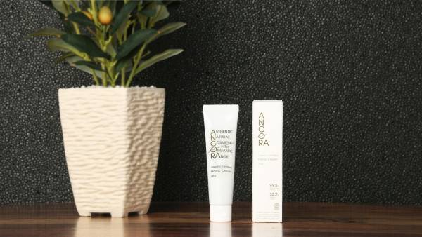 オーガニック認証取得、肌荒れ・エイジングケア・においケアの悩みにフォーカス　仕事中にも使いやすい男性向けハンドクリームを発売