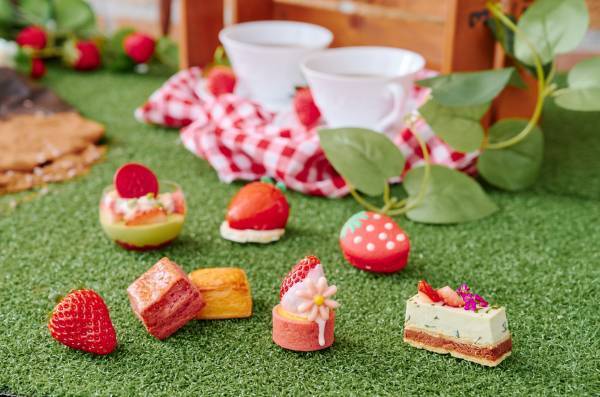 都心で楽しむ“いちご狩り”イメージのアフタヌーンティー！厳選いちごやキュートなスイーツ＆ドリンクが勢ぞろい