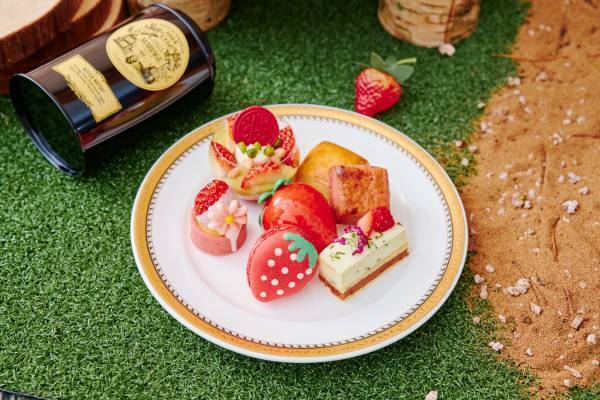 都心で楽しむ“いちご狩り”イメージのアフタヌーンティー！厳選いちごやキュートなスイーツ＆ドリンクが勢ぞろい