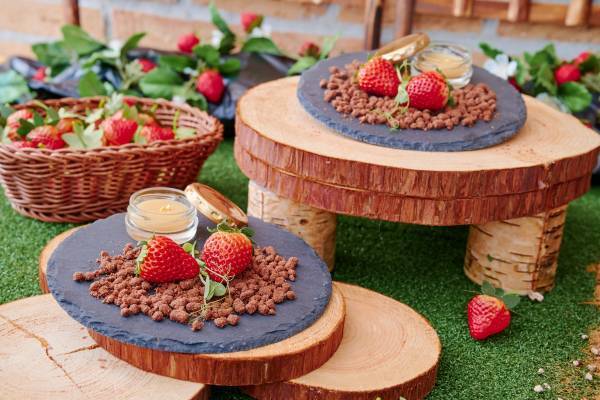 都心で楽しむ“いちご狩り”イメージのアフタヌーンティー！厳選いちごやキュートなスイーツ＆ドリンクが勢ぞろい