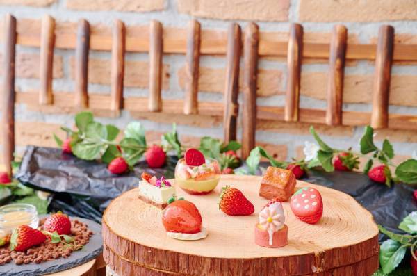 都心で楽しむ“いちご狩り”イメージのアフタヌーンティー！厳選いちごやキュートなスイーツ＆ドリンクが勢ぞろい