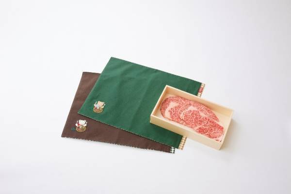 ＪＡ全農兵庫のオンラインショップ「あつめて、兵庫。」 × ファミリア 【コラボ 第２弾】　神戸ビーフを愉しむ「オリジナルランチョンマット」  先着800セット限定　＜ 4月22日（金）予約受付開始＞