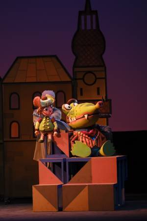 人形劇団プークお正月公演　イラストレーター長場雄 美術デザイン『ピーターとおおかみ』／名作絵本『わにがまちにやってきた』上演決定　カンフェティでチケット発売