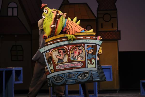 人形劇団プークお正月公演　イラストレーター長場雄 美術デザイン『ピーターとおおかみ』／名作絵本『わにがまちにやってきた』上演決定　カンフェティでチケット発売