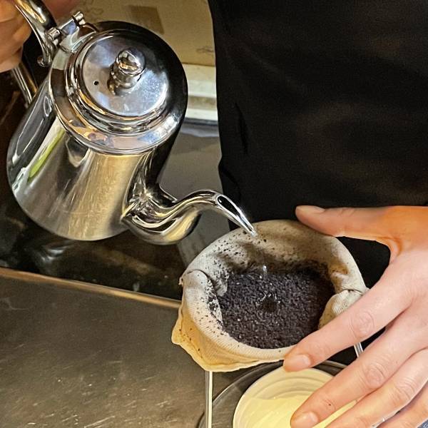 【女性焙煎士】手廻し焙煎＆1点ネルドリップ専門「海苔子珈琲」が南青山にオープン！