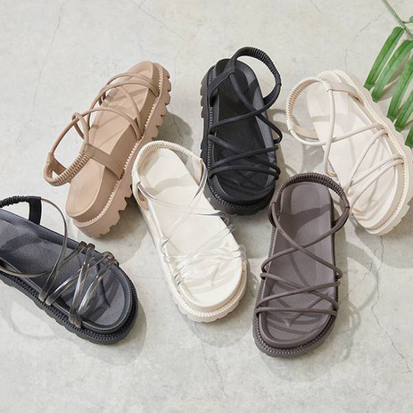 春夏の足もとをオシャレに歩きやすく！スポーツサンダル5選