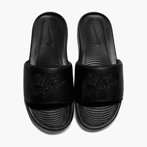 この夏一番のBIG NEWS解禁！！人気カスタムスニーカーブランドのSTuREETの商品が手に取れるように準備中！TwitterやInstagramを見逃すな！